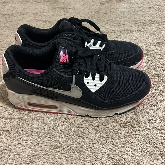 Womens Nikes - Picture 4 of 5